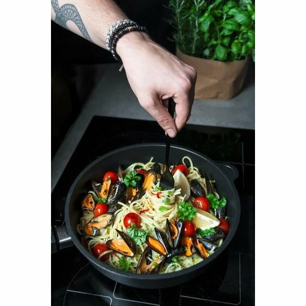 AMT Gastroguss Bratpfanne Hoch 28 Cm 2 AMT Gastroguss Bratpfanne Hoch 28 Cm – Bild 2